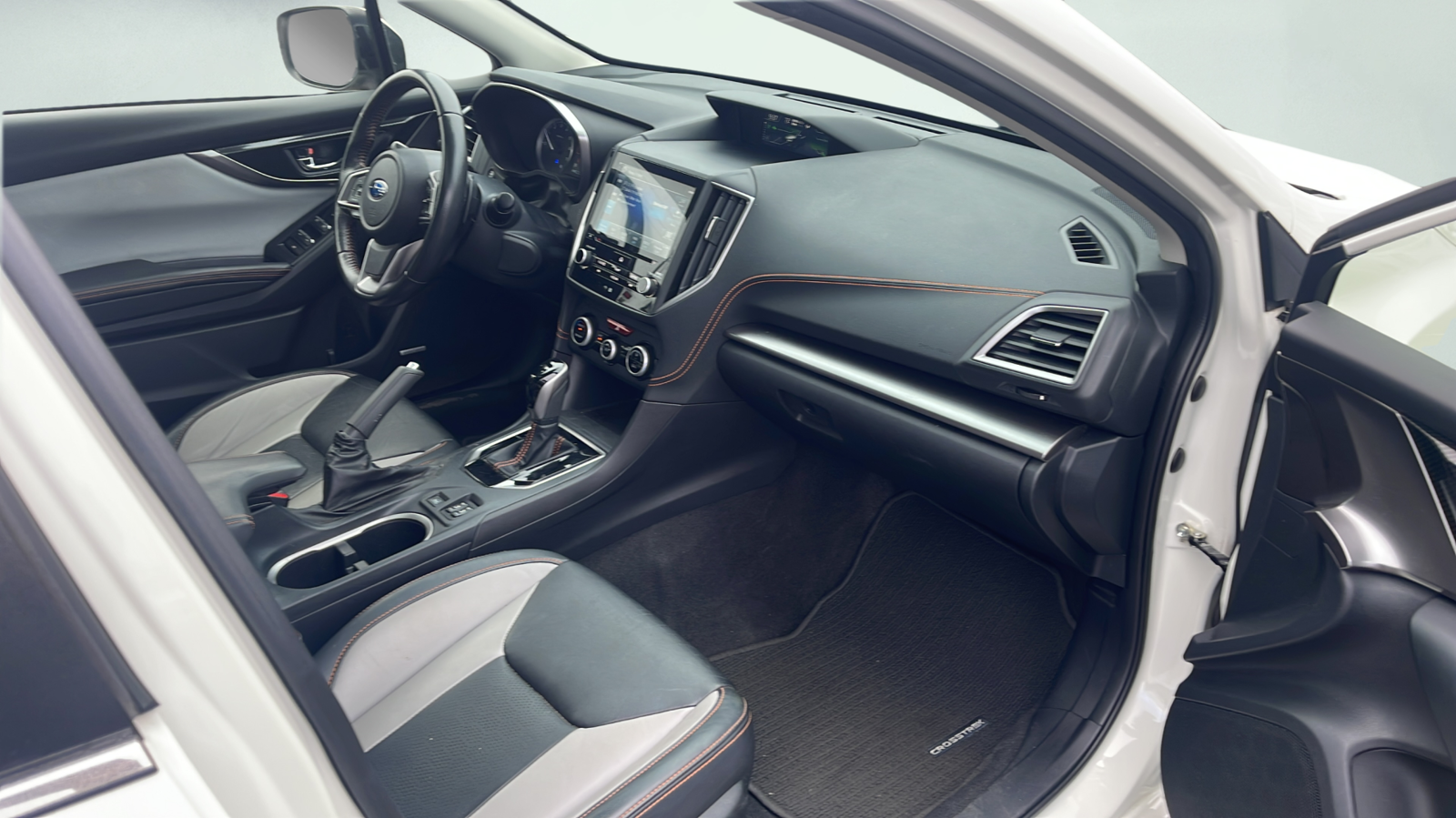 Used 2018 Crystal White Pearl Subaru 2.0i Limited image 17