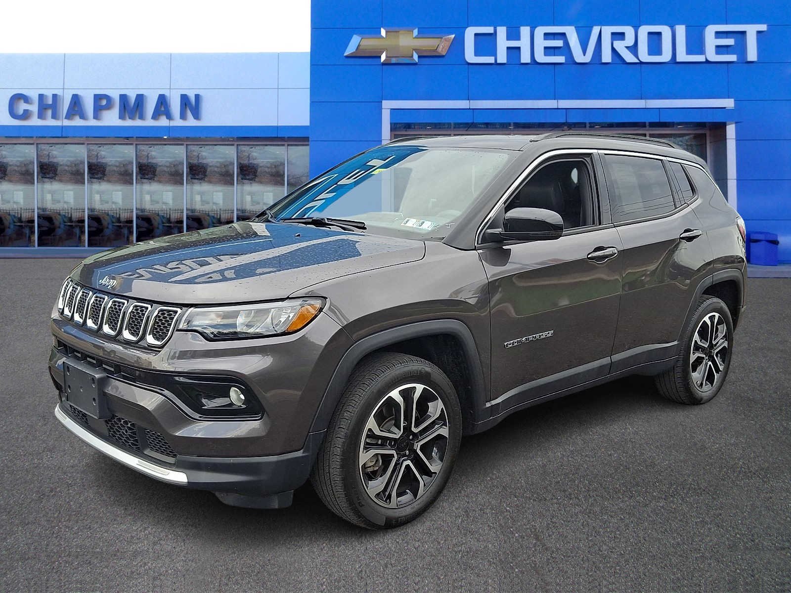 Used 2024 GRAY Jeep Limited image 3