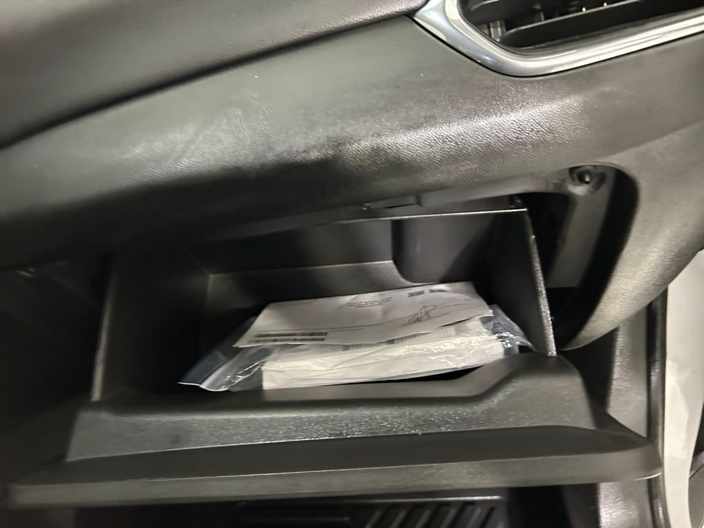 Used 2022 White Chevrolet LT image 28