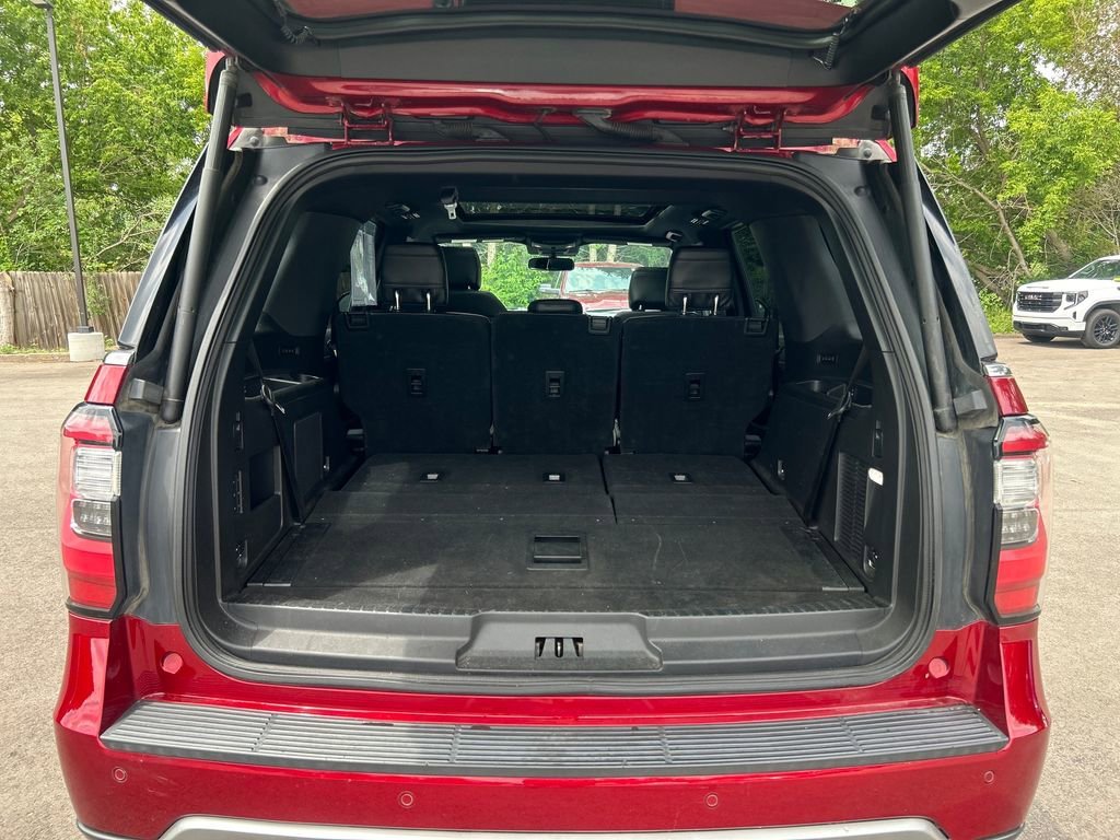 Used 2019  Ford Limited image 16