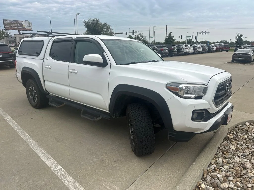 Used 2017 White Toyota SR5 image 6
