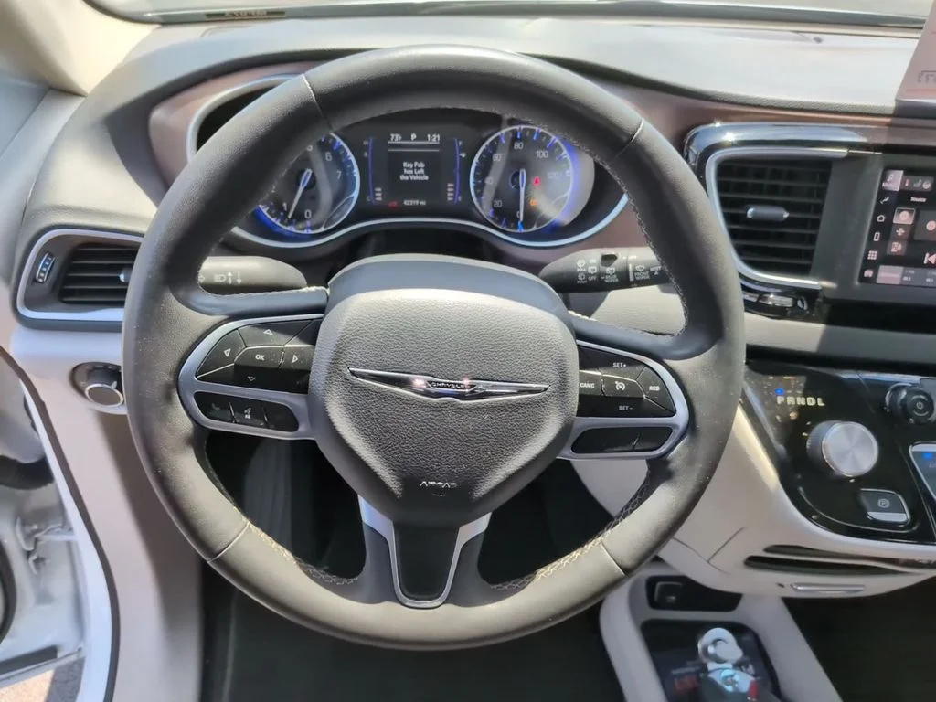 Used 2023 White Chrysler LX image 14