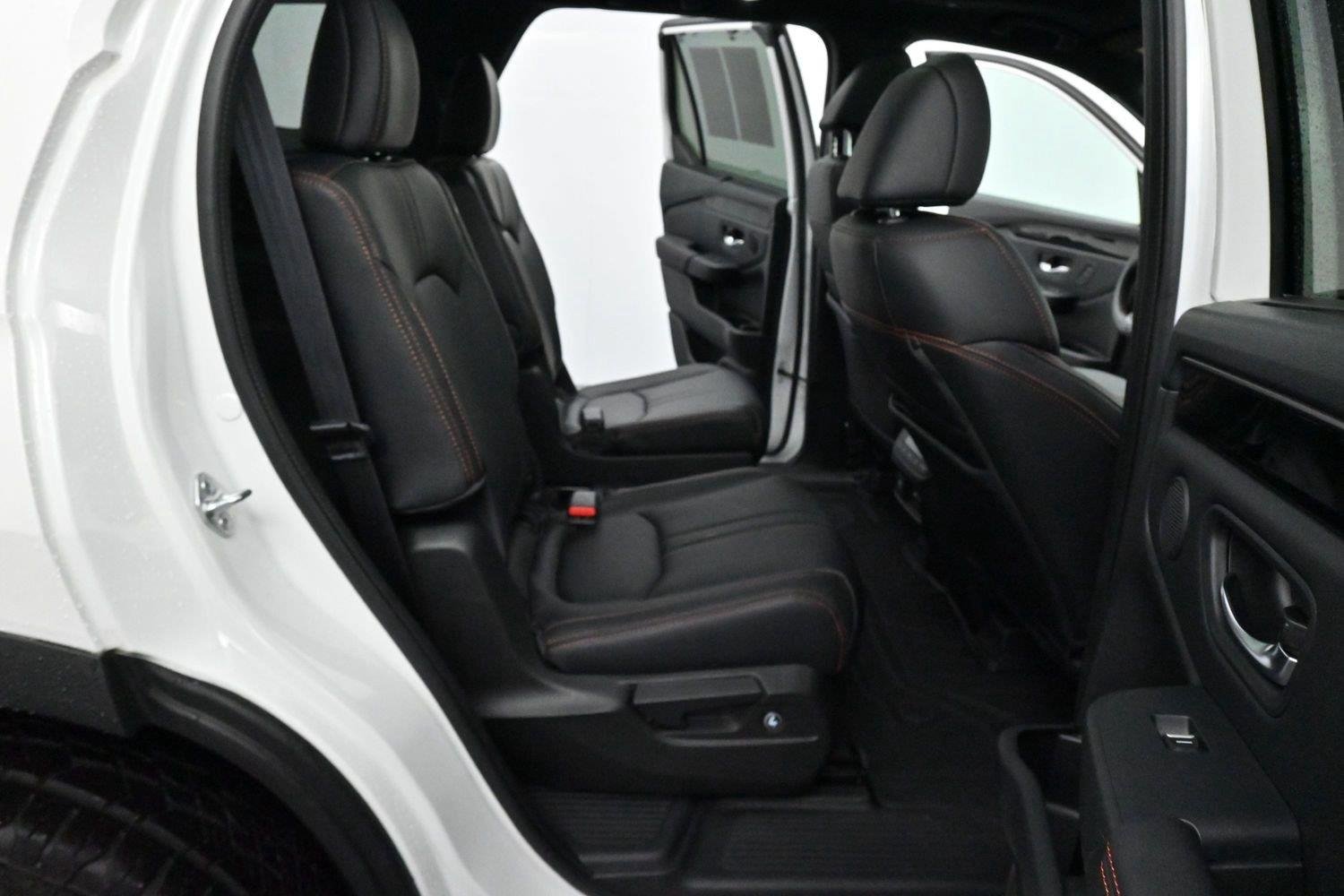 Used 2024 Platinum White Pearl Honda TrailSport image 39