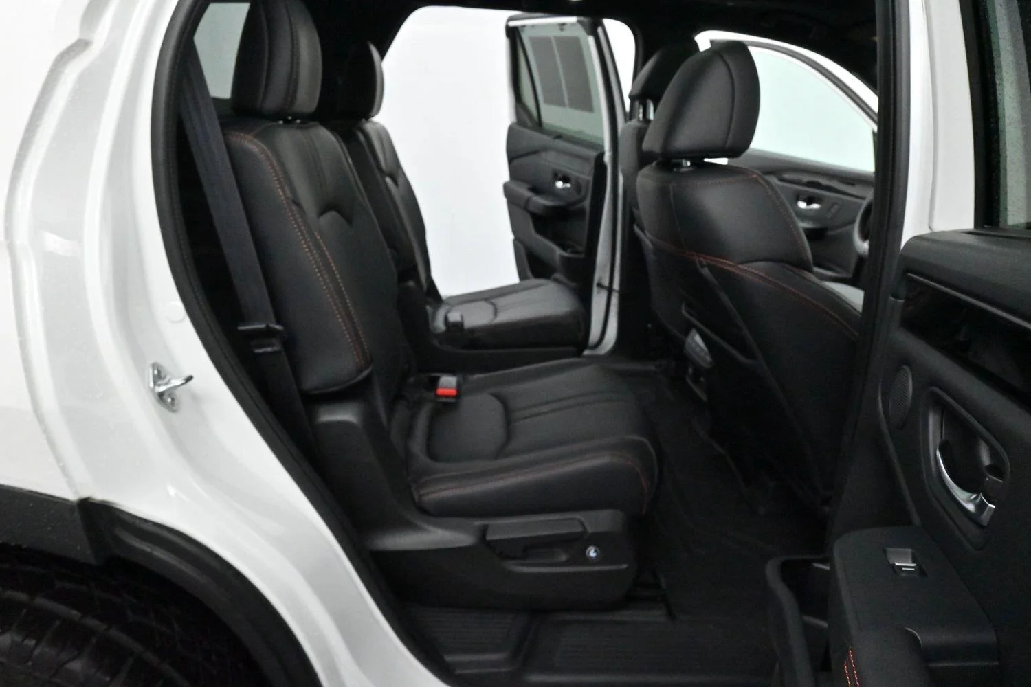 Used 2024 Platinum White Pearl Honda TrailSport image 39