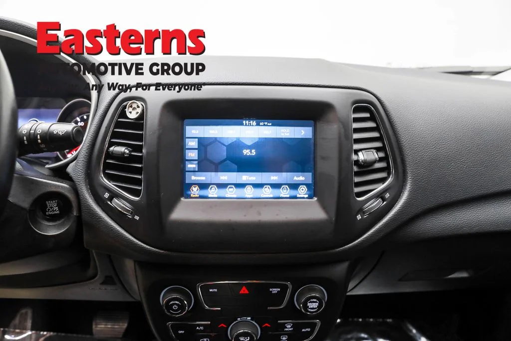 Used 2019 White Jeep Latitude image 12