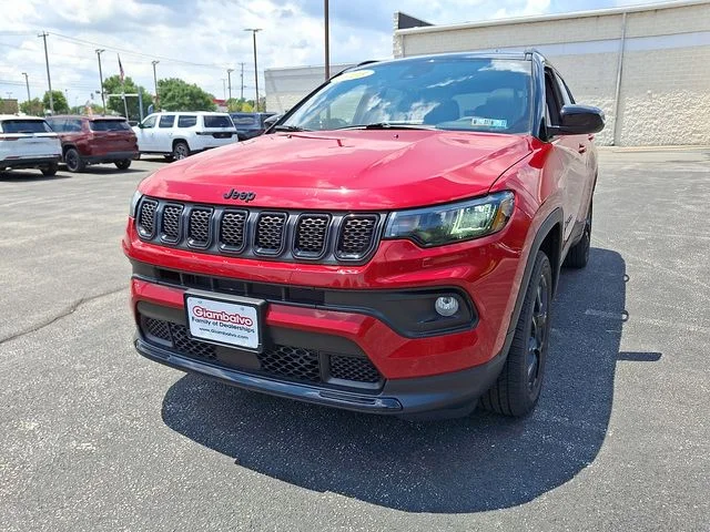 Used 2023 Red Jeep Latitude image 4