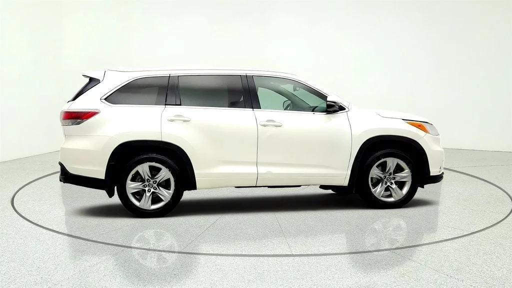Used 2016 Blizzard Pearl Toyota AWD 4dr V6 Limited w/ Driver Tech & Rear Entertainment image 4