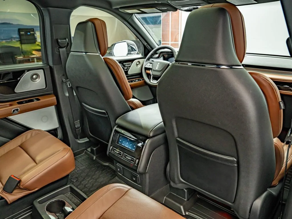 Used 2024 Ceramic Pearl Metallic Tri-Coat Lincoln Reserve image 37