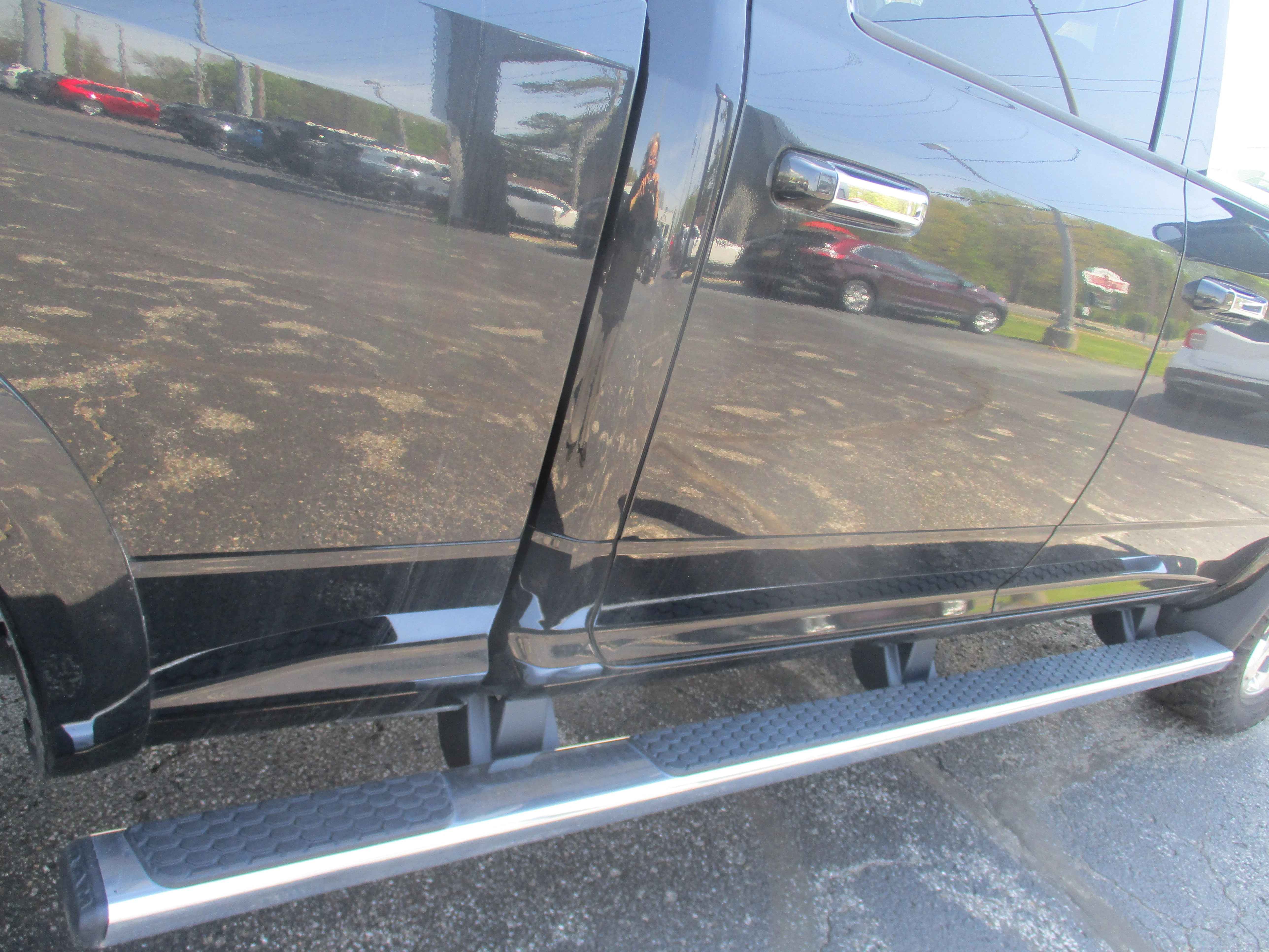 Used 2016 Brilliant Black Crystal Pearlcoat Ram Laramie image 23