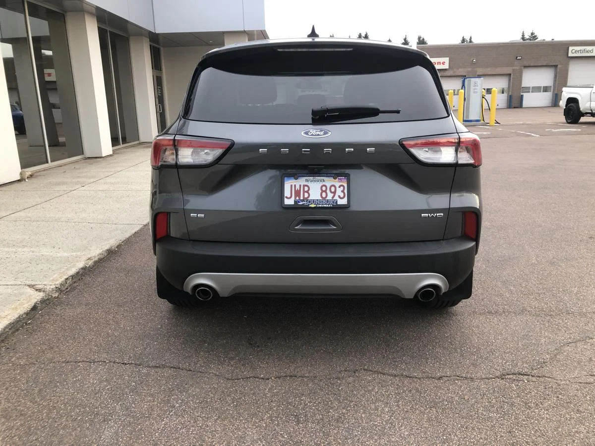 Used 2021 Grey Ford SE AWD image 7