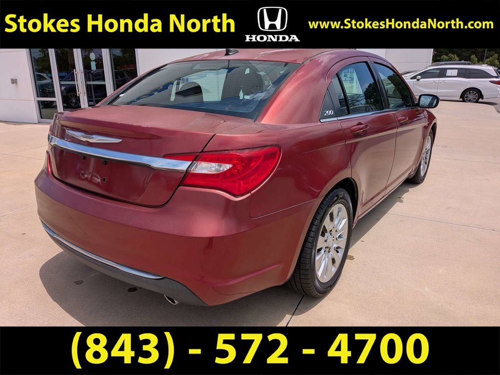 Used 2014 Red Chrysler LX image 2
