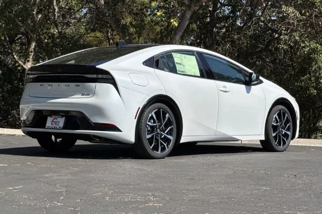 New 2027 Wind Chill Pearl <sup>1</sup> Toyota  XSE Premium image 4