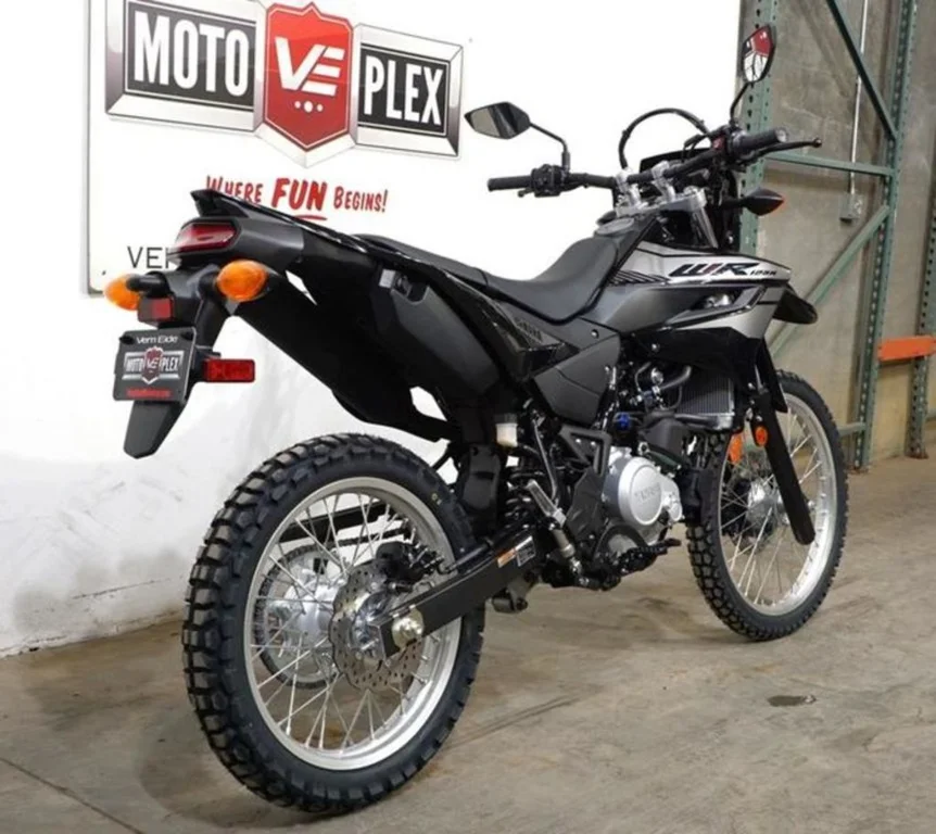 New 2026 BLACK Yamaha 125R image 2
