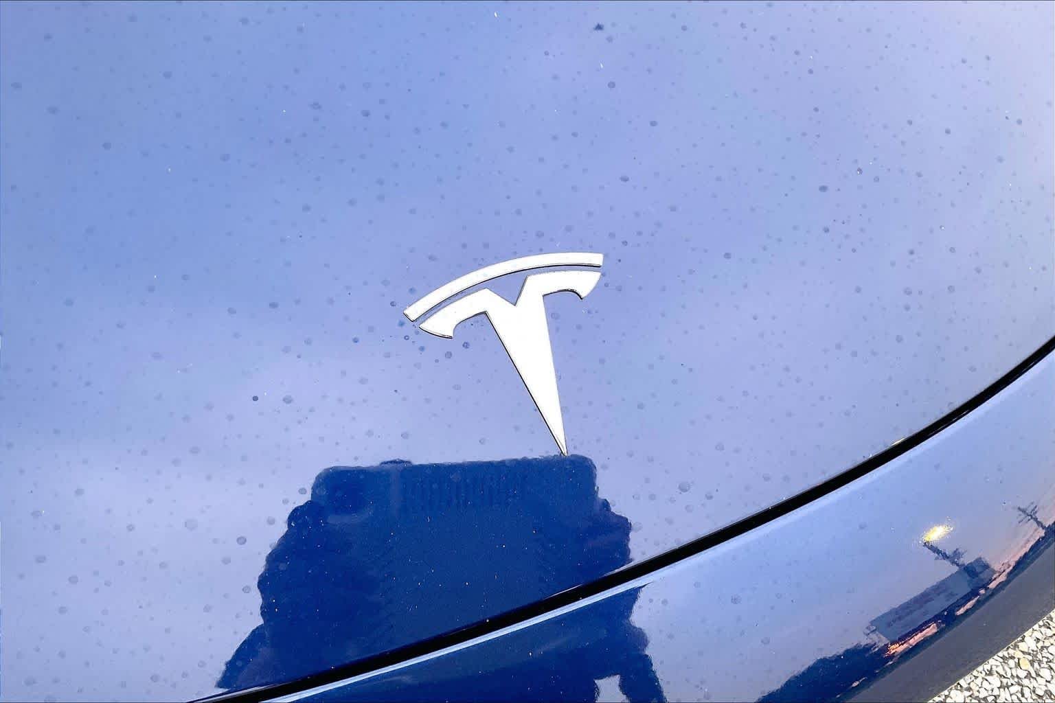 Used 2018 Deep Blue Metallic Tesla Long Range Battery image 26