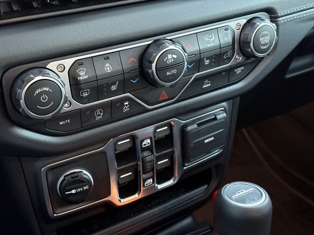 Used 2025 Black Jeep Texas Trail image 26