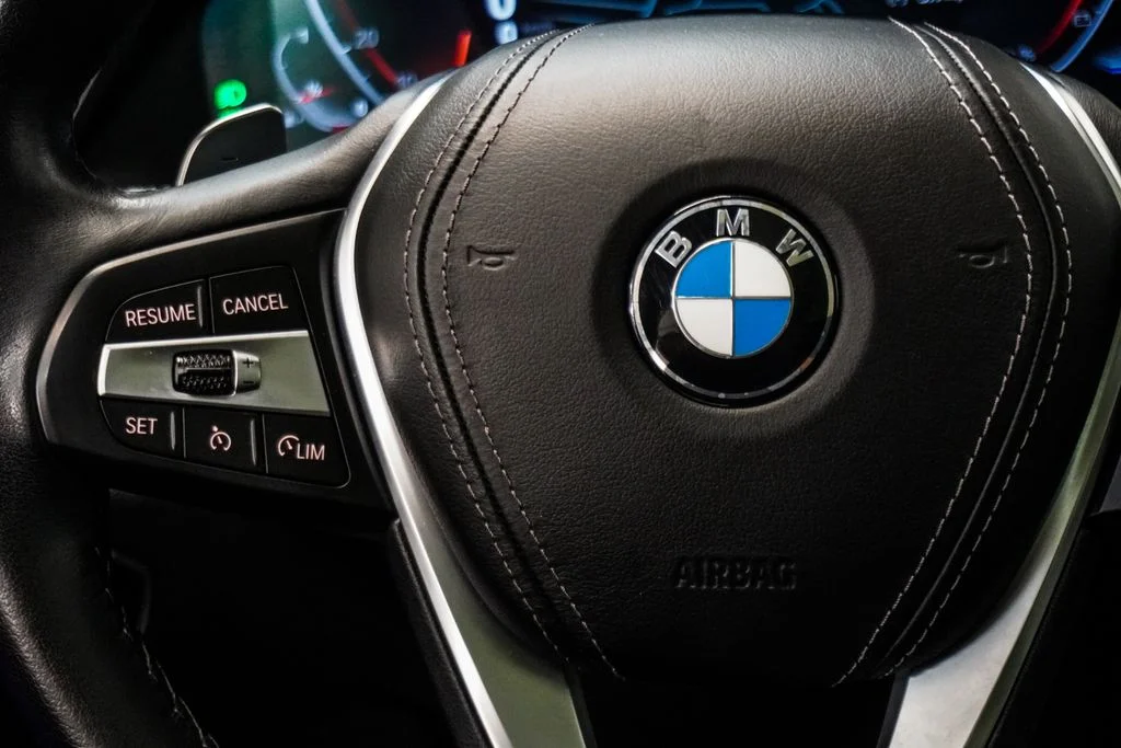 Used 2023 White BMW sDrive40i image 16