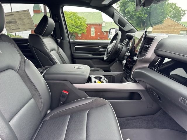 New 2026 Diamond Black Crystal Pearl-Coat Exterior Paint RAM Laramie image 10
