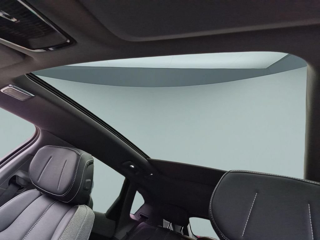 2027 Cadillac OPTIQ Luxury - Photo 17