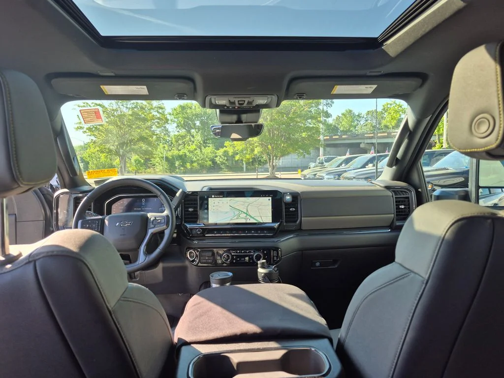 Used 2025 Gray Chevrolet ZR2 image 17