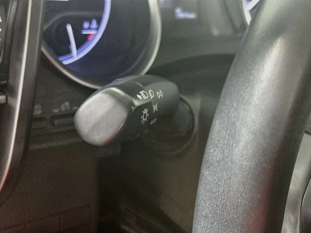 Used 2021 Wind Chill Pearl Toyota Hybrid XLE image 10