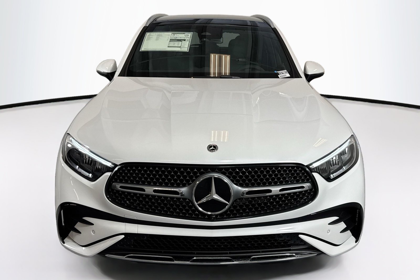 New 2026 MANUFAKTUR Moonlight White Metallic Mercedes-Benz GLC 300 image 2