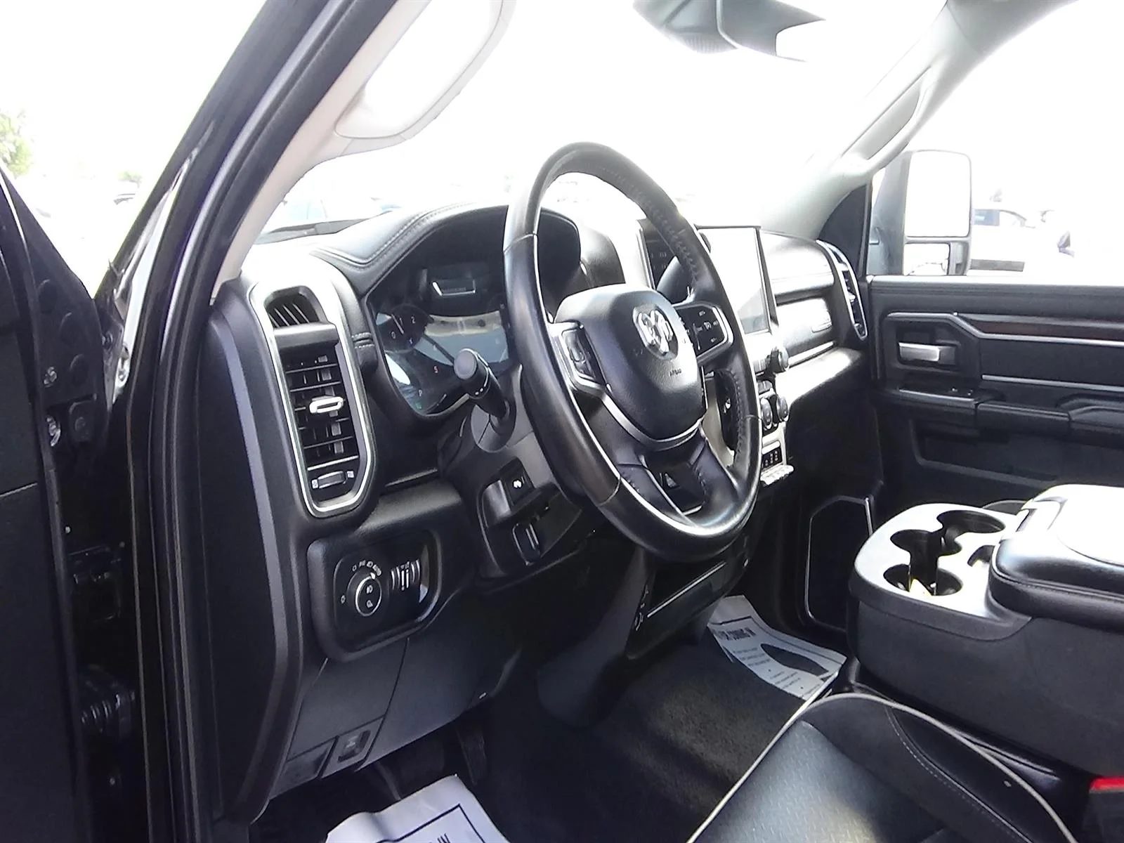 Certified Used 2024 Diamond Black Crystal Pearl Coat (pxj) RAM Laramie image 15