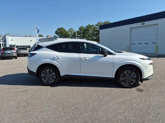 Used 2025 White Nissan SL image 2