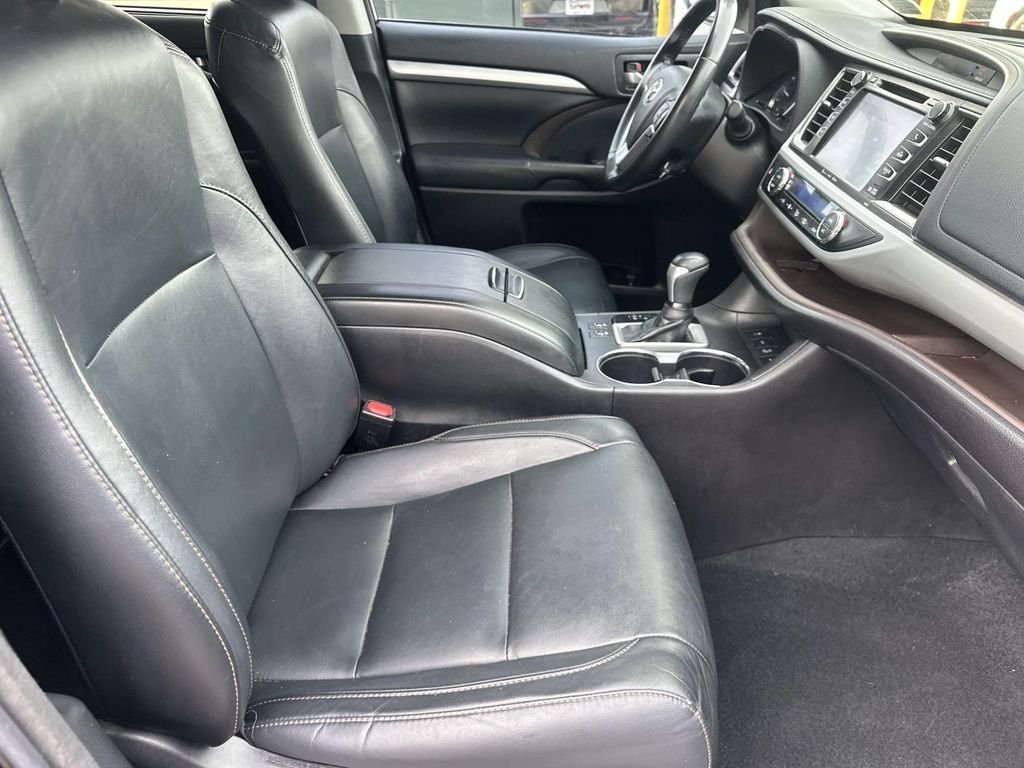 Used 2018 Black Toyota XLE image 5
