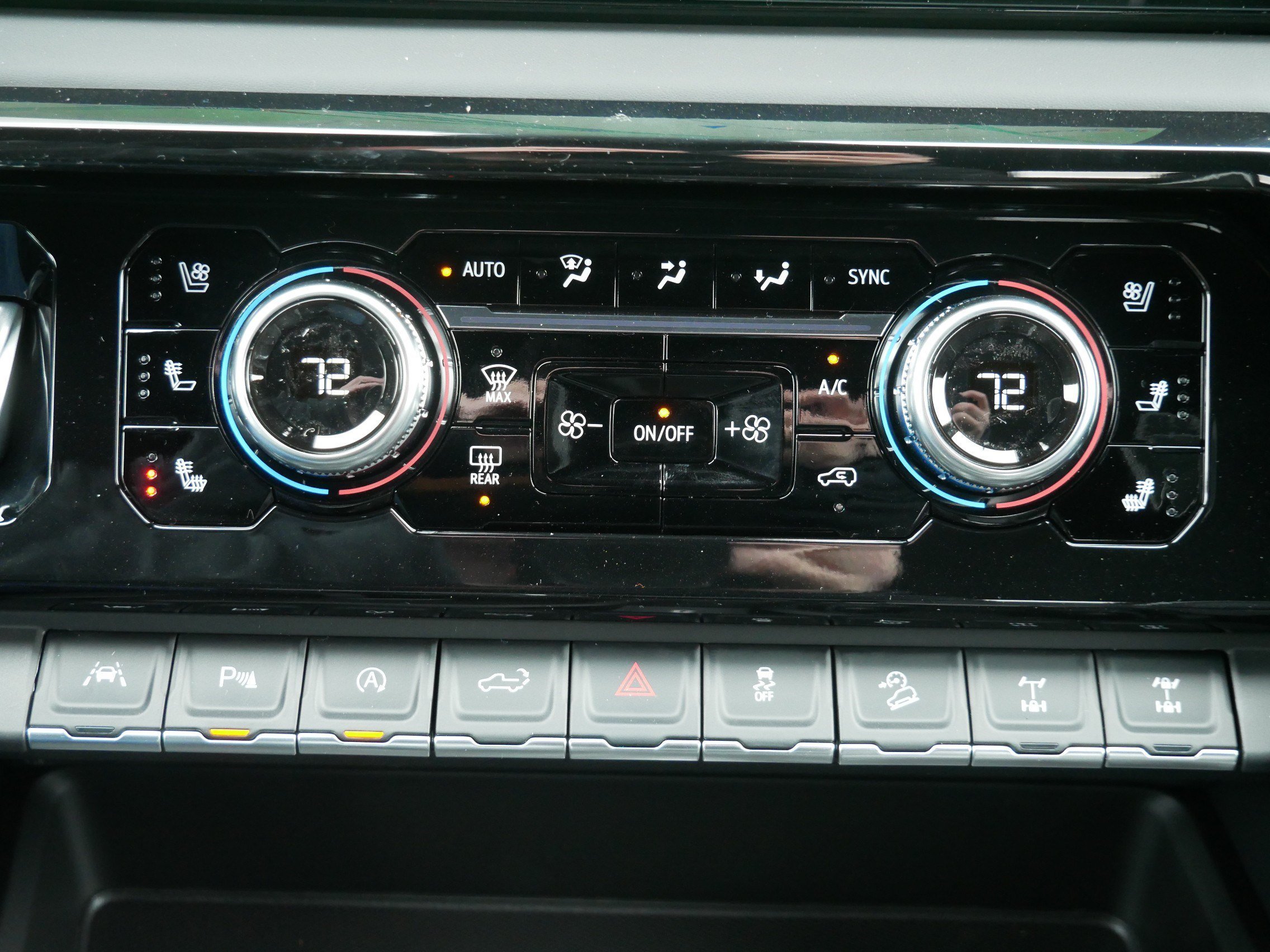 2026 GMC Sierra 1500 AT4X - Photo 8