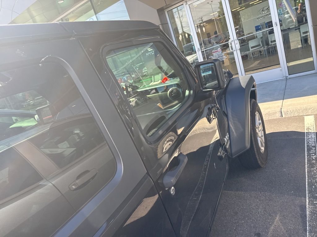 Used 2018 Black Jeep Sport S image 17
