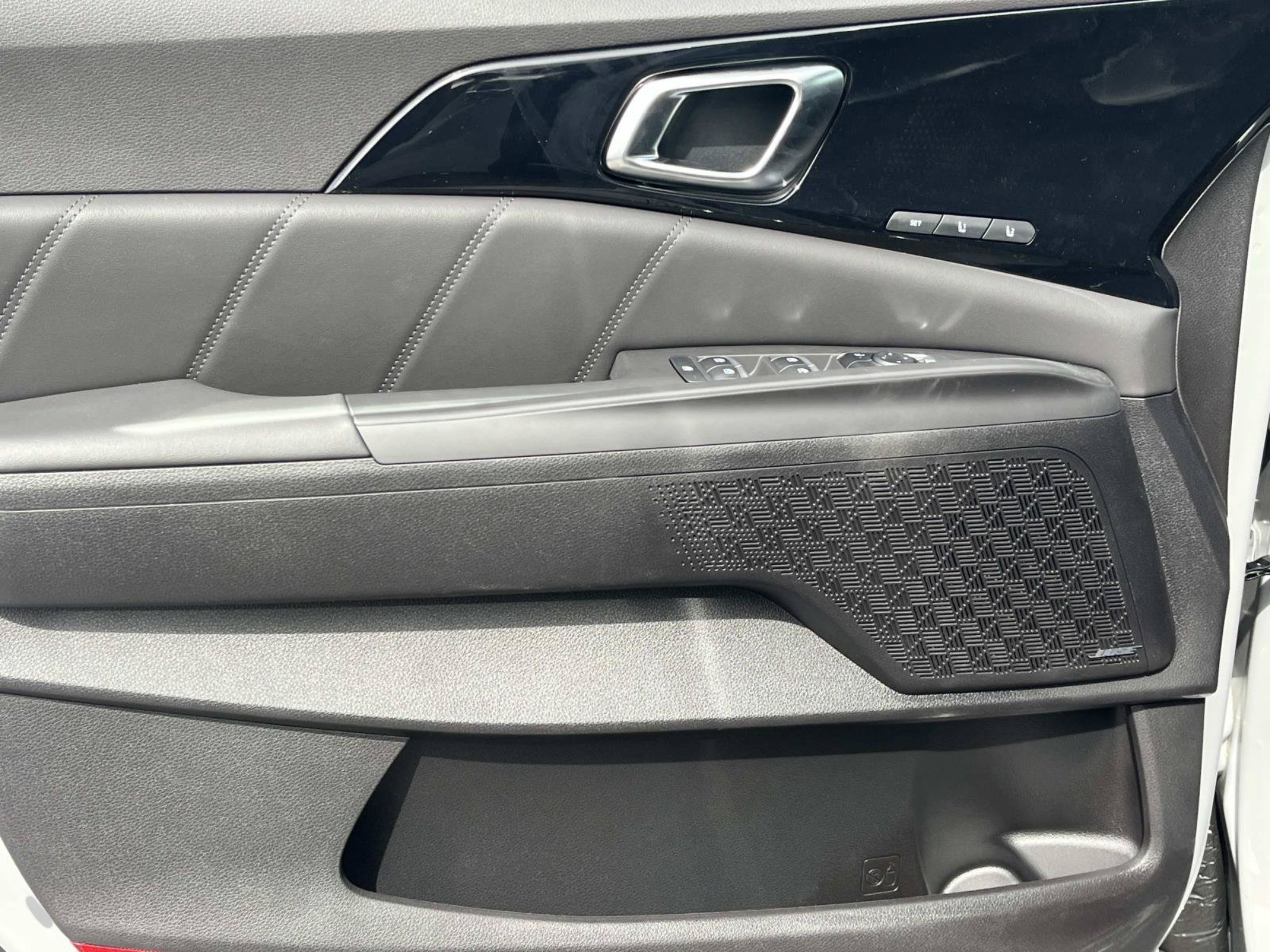 New 2027 Ceramic Silver Kia SX Prestige image 21
