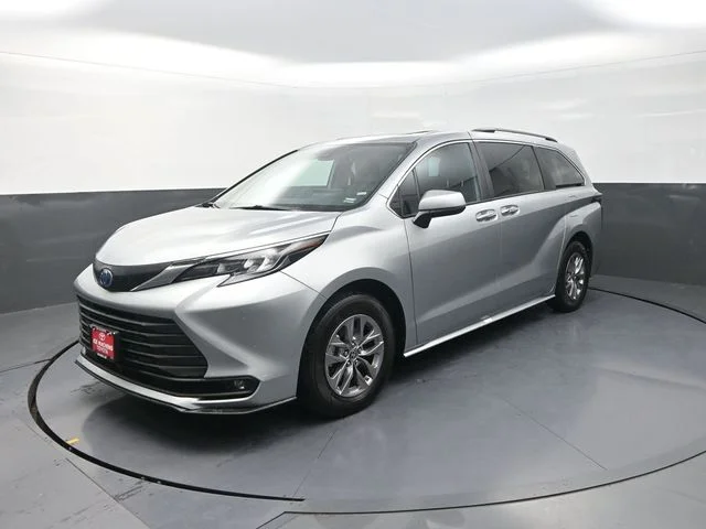 Used 2025 Silver Toyota XLE image 3