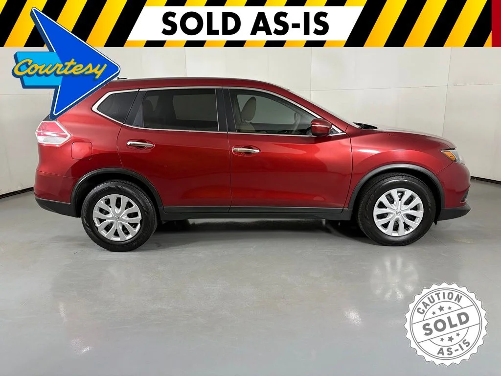 Used 2015 Red Nissan S image 9