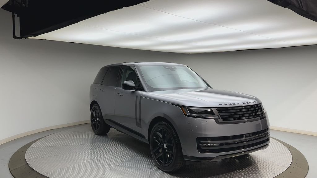 Used 2025  Land Rover SE image 8