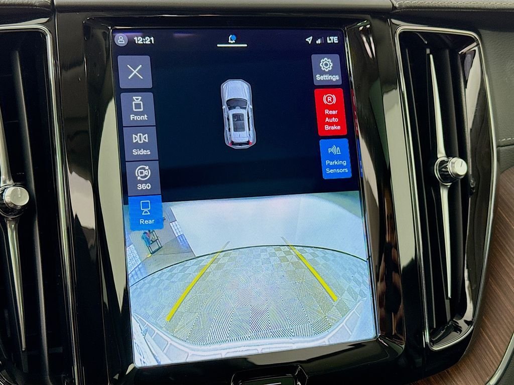 Used 2023 Silver Volvo B5 Ultimate Bright Theme image 15