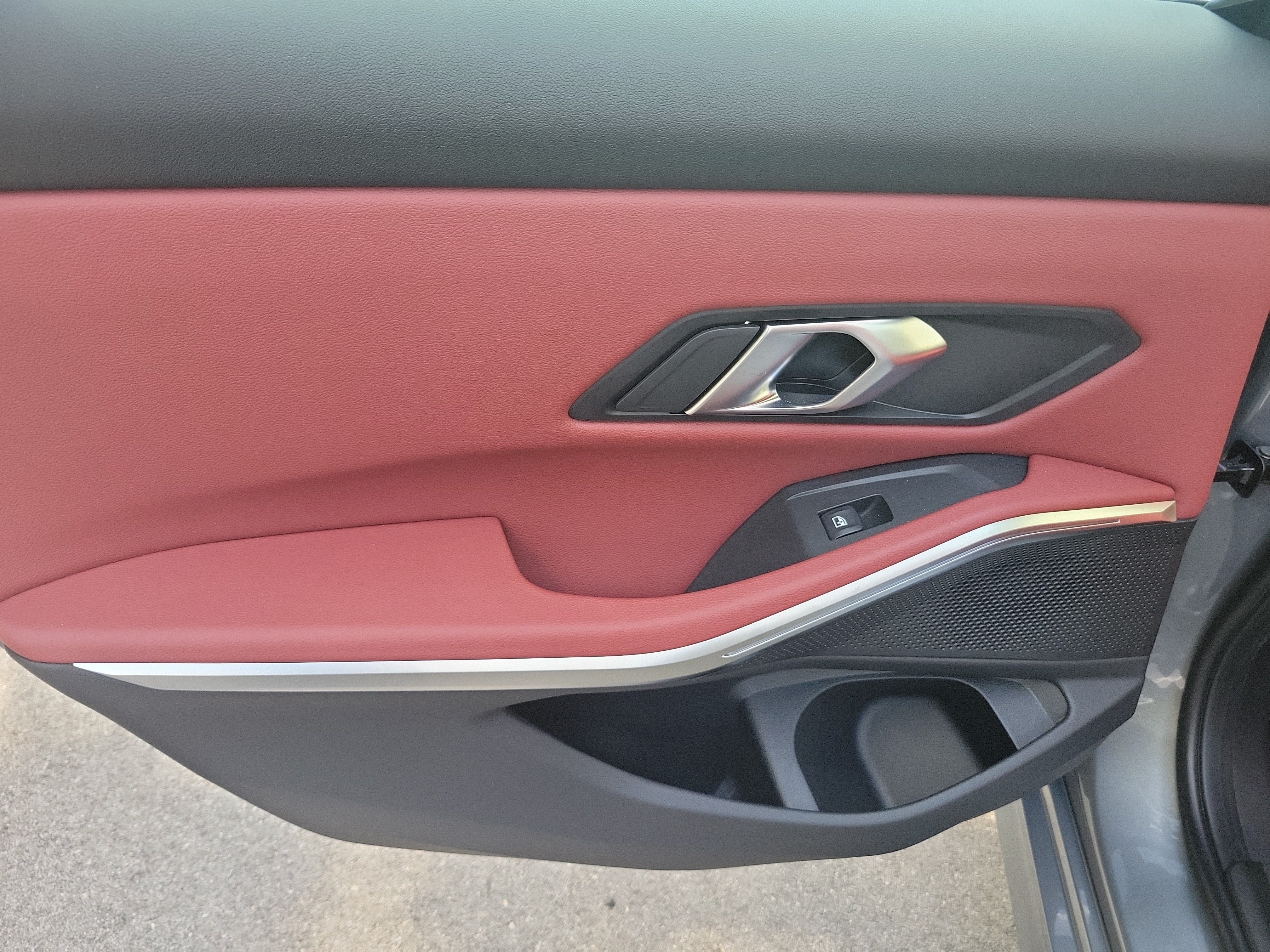 Used 2024 Skyscraper Grey Metallic BMW 330i image 10