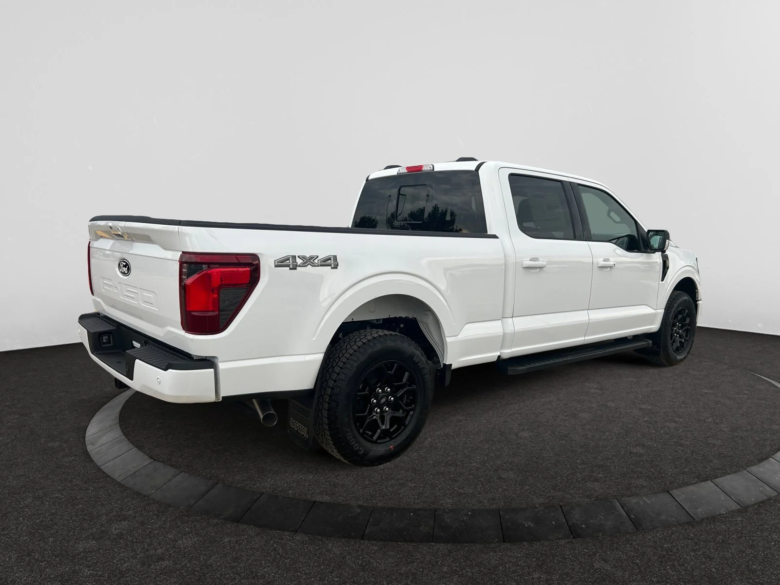 New 2026 Oxford White Ford XLT image 5