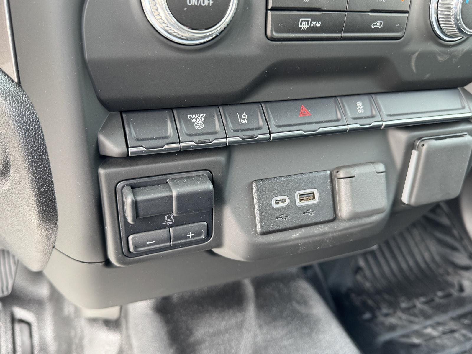2025 GMC Sierra 3500HD Pro - Photo 27