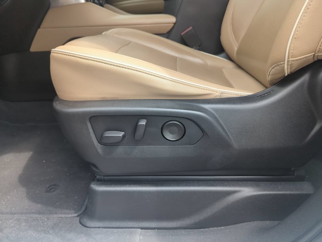 Used 2021 SUMMIT WHITE Chevrolet Premier image 12