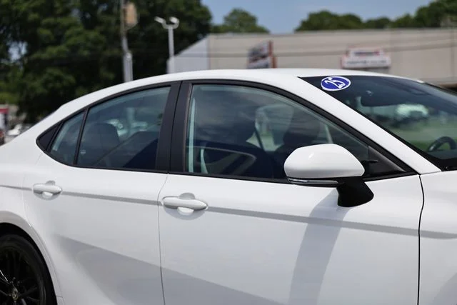 Used 2025 Ice Cap Toyota SE image 12