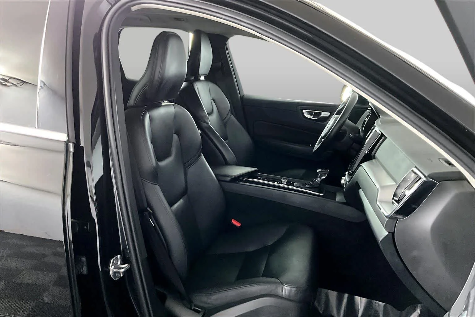 Pre-Owned 2019 Volvo XC60 Momentum