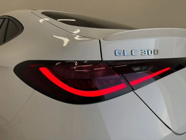 New 2027 Polar White Mercedes-Benz GLC 300 image 34