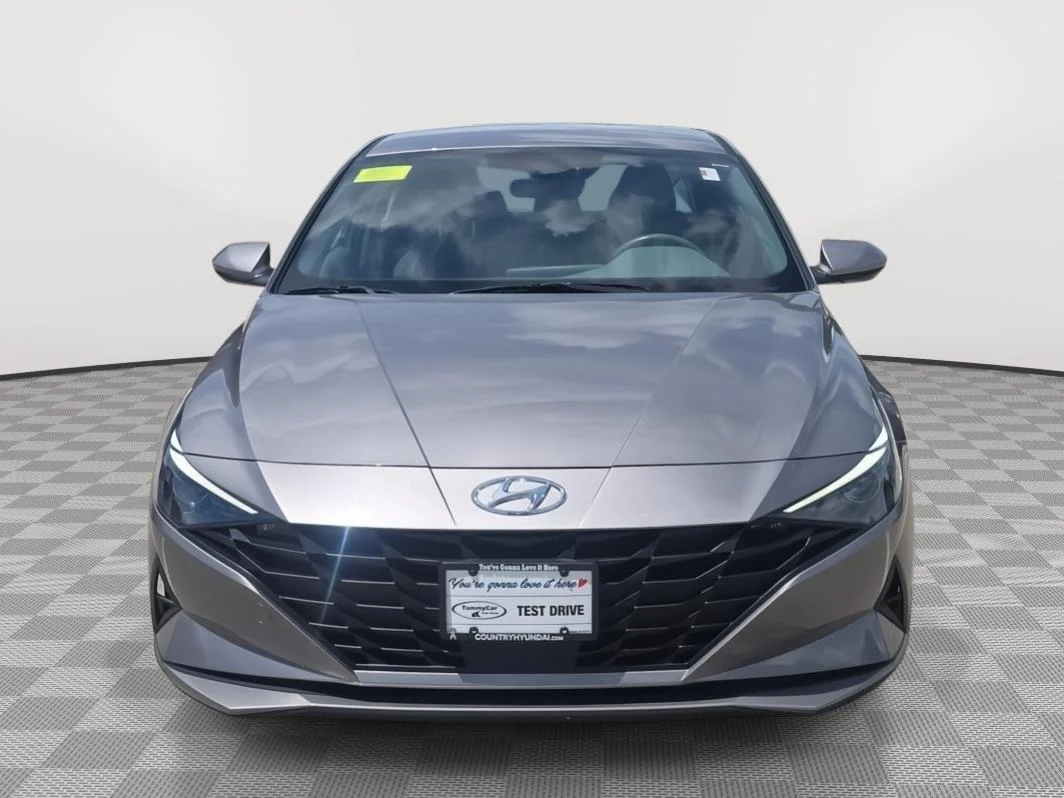 Certified Used 2023 Fluid Metal Hyundai SEL image 2