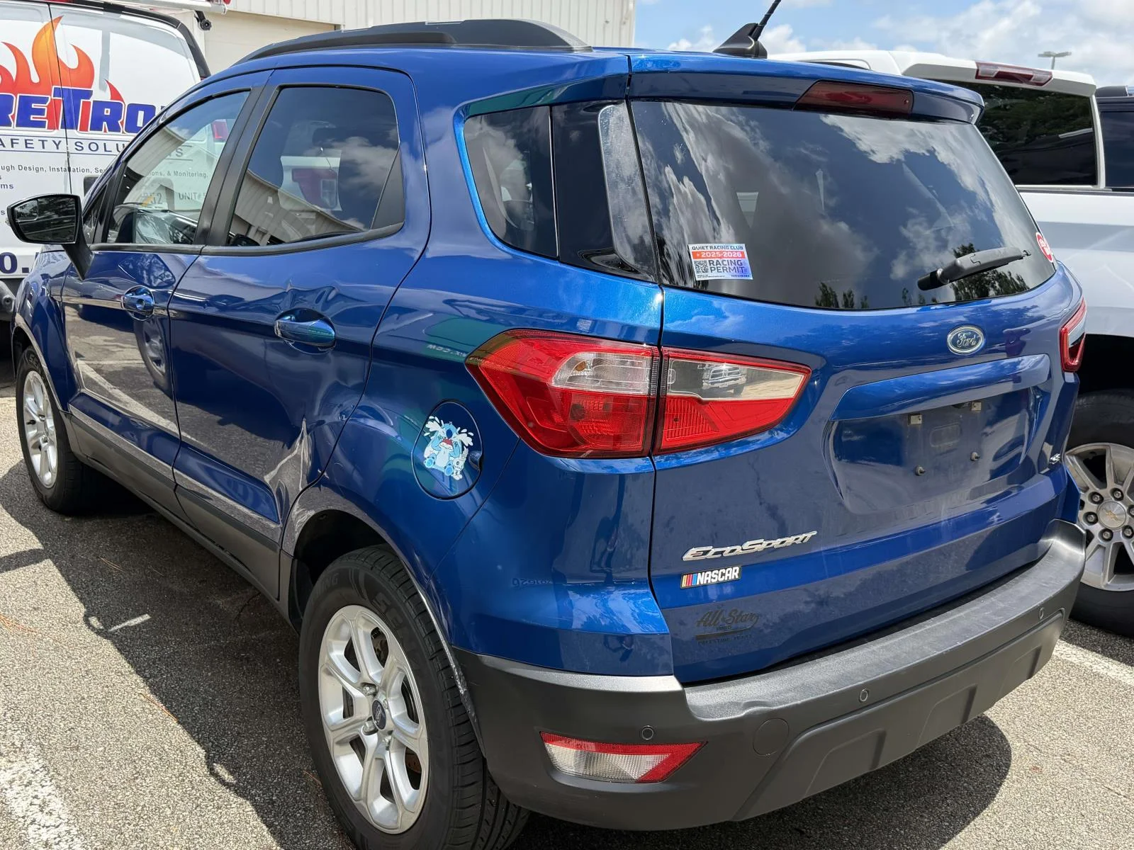 Used 2021 Blue Ford SE image 4