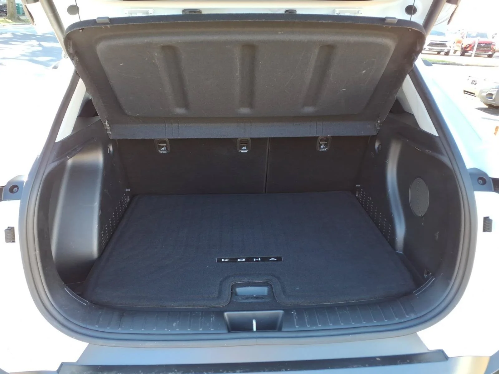 Certified Used 2025 Atlas White Hyundai Limited image 19