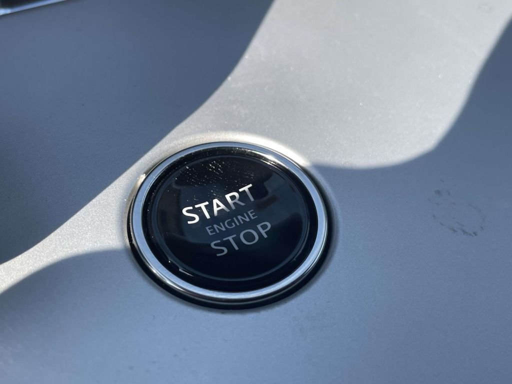New 2026 Carpathian Grey Land Rover SE image 39
