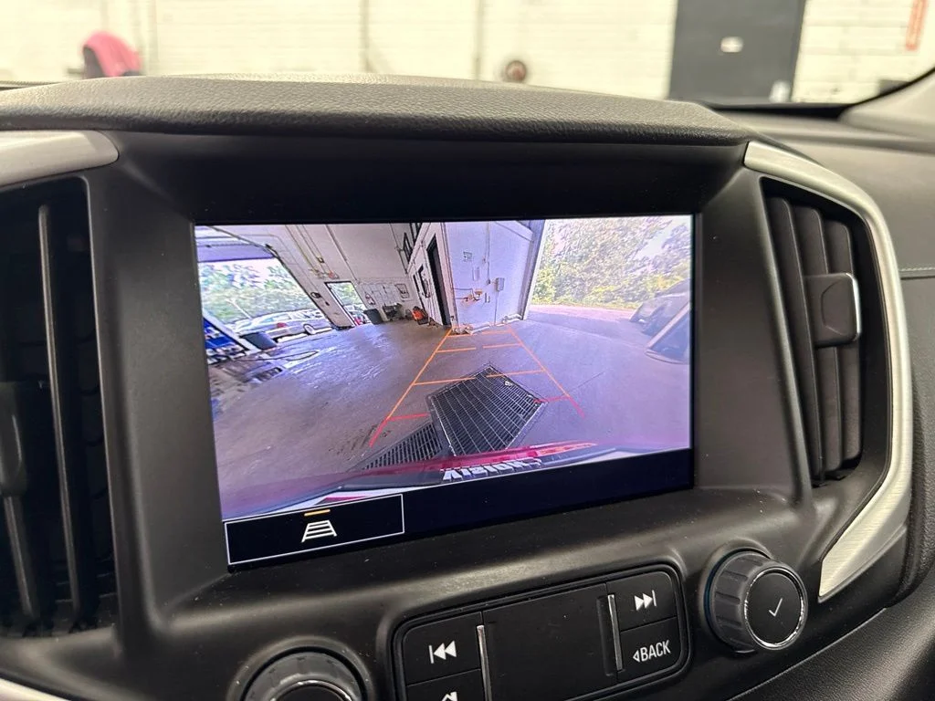 Used 2023 Red GMC SLT image 31