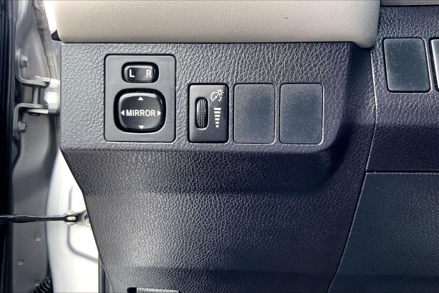 Used 2016 Silver Sky Metallic Toyota XLE image 33