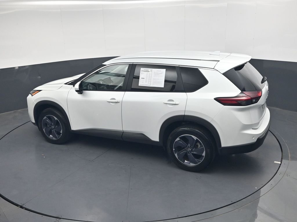 Used 2025 White Nissan SV image 27