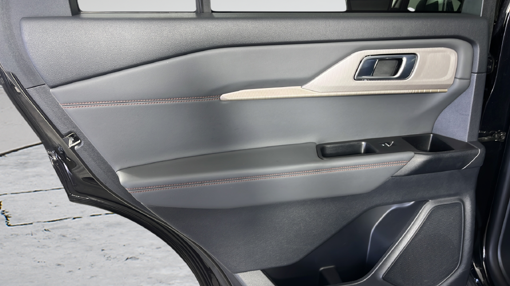 2025 Ford Explorer Active - Photo 17